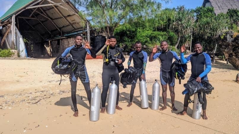 WATUMISHI WATATU (3) WA TACMP (TMRS) WAKAMILISHA MAFUNZO YA UZAMIAJI NGAZI ZA ‘OPEN WATER’ NA ‘ADVANCED OPEN WATER DIVING’ MKOANI TANGA